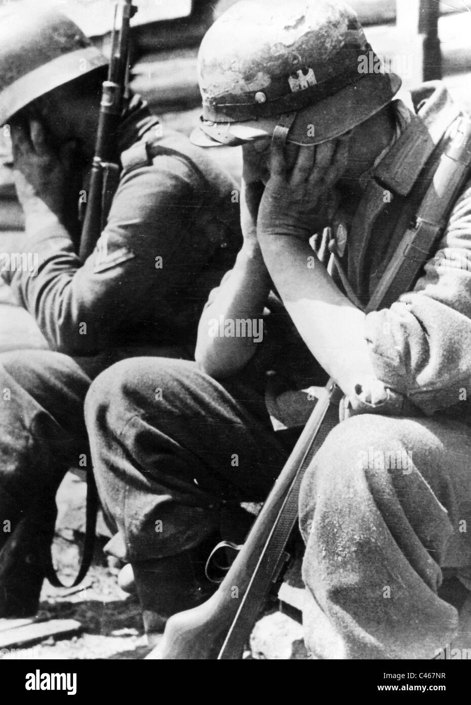 Exhausted German soldiers on the Eastern Front, 1941 Stock Photo