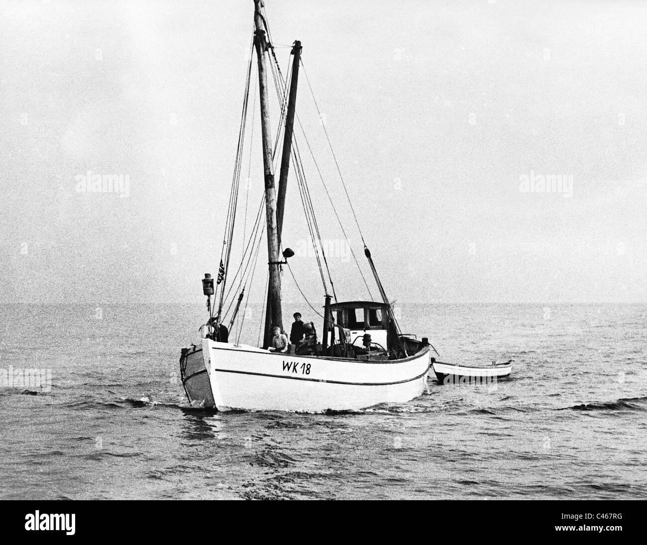 Boat fishing sea Black and White Stock Photos & Images - Alamy