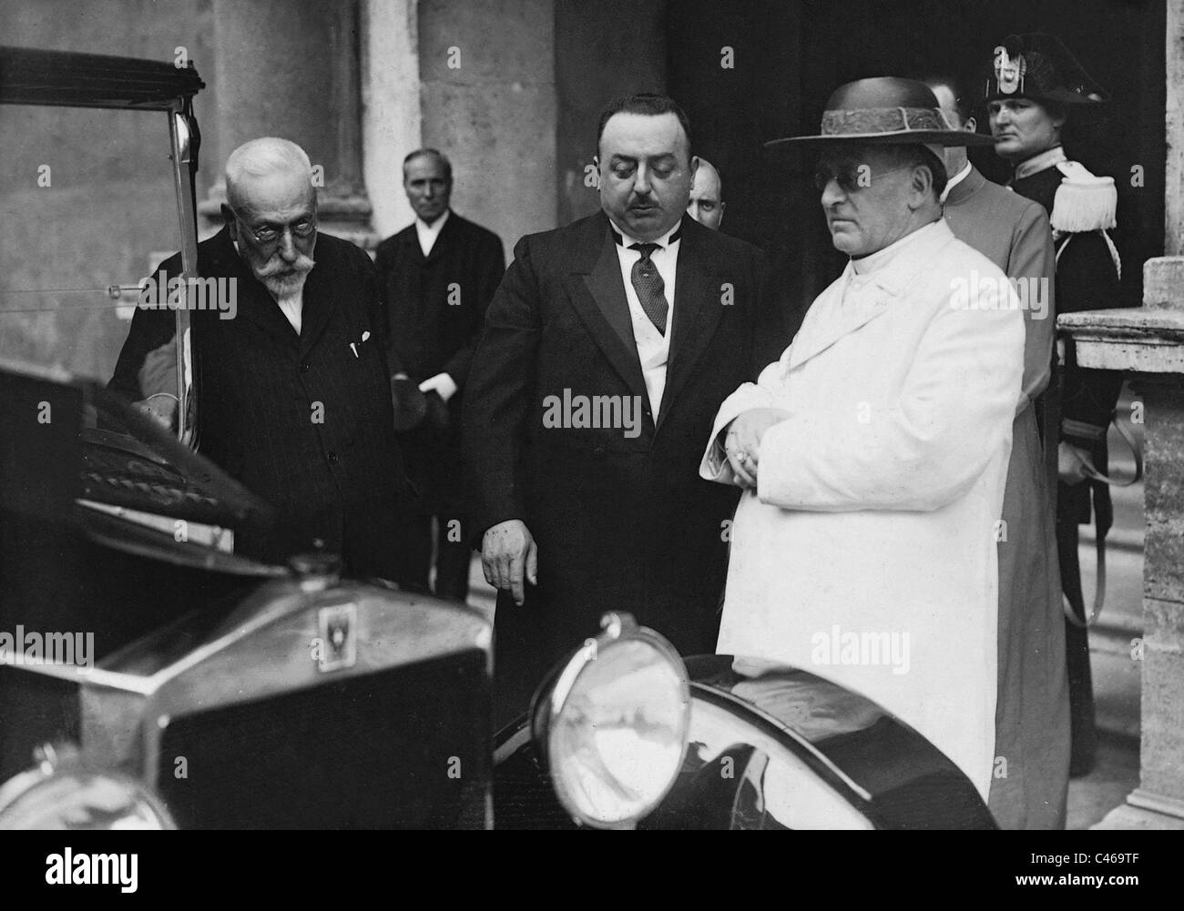 Pope Pius XI. receives a car, 1926 Stock Photo