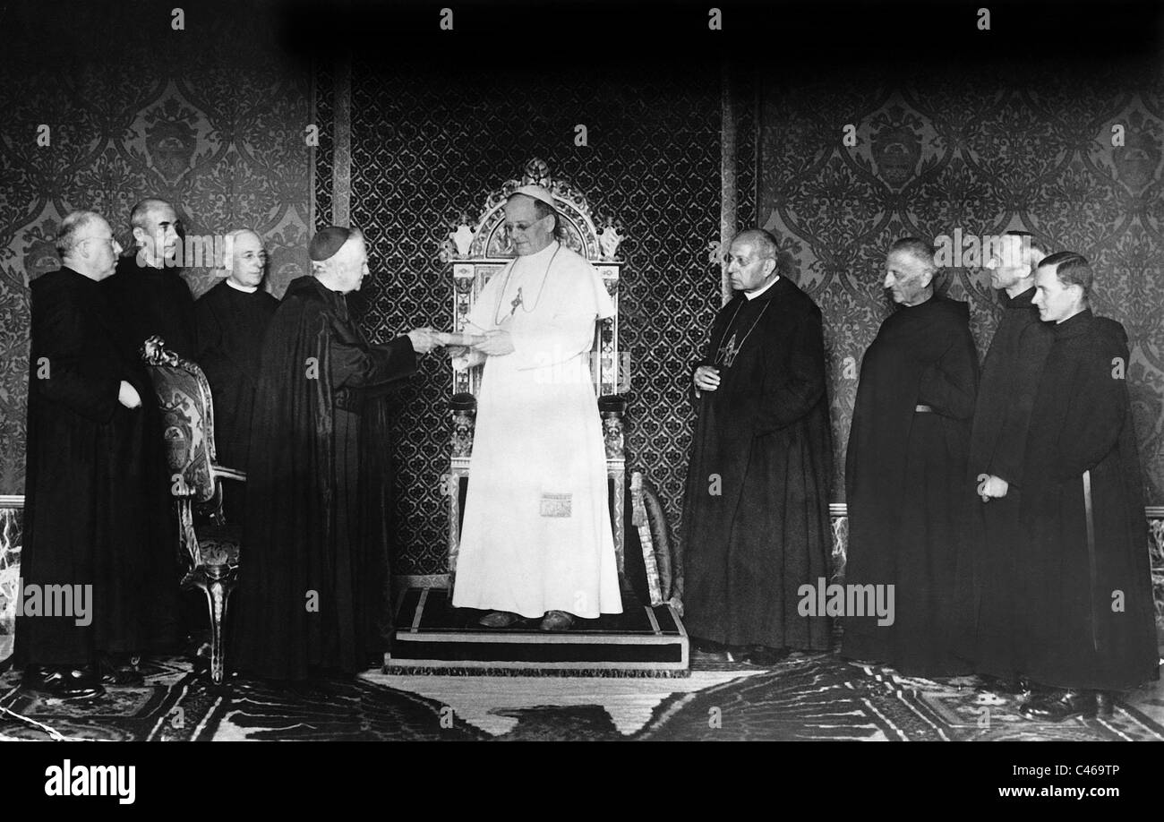 Monks present Pope Pius XI. a revised Bible, 1934 Stock Photo