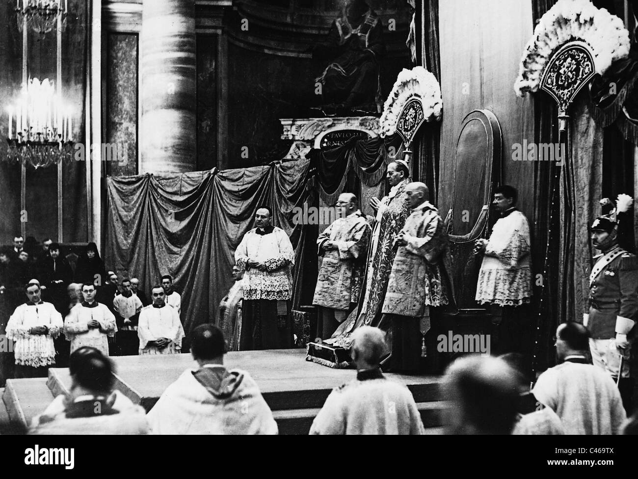 Pope Pius XI. at the canonization of Louise de Marillac, 1934 Stock Photo