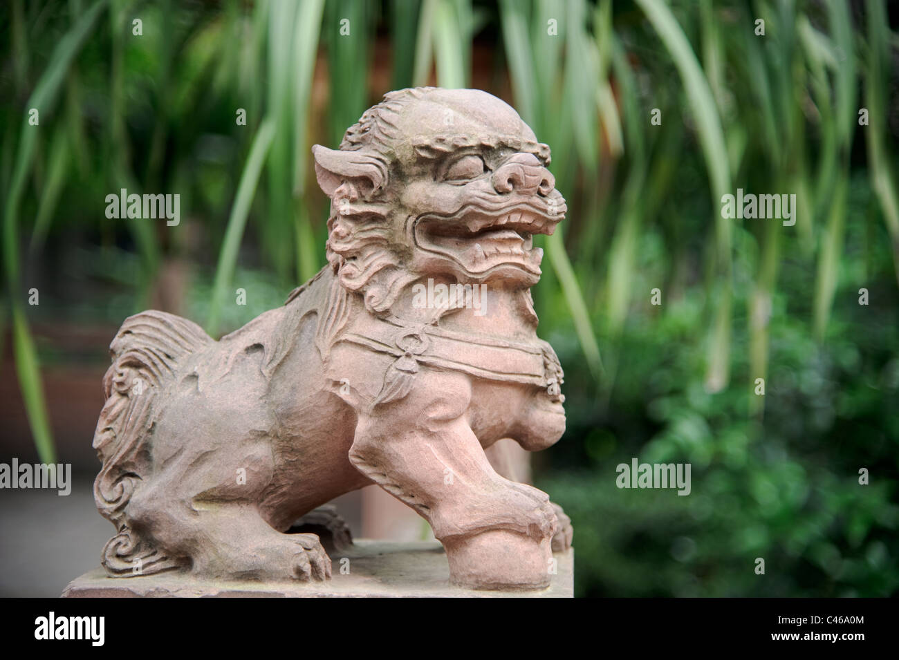Lion statue with ball hires stock photography and images Alamy