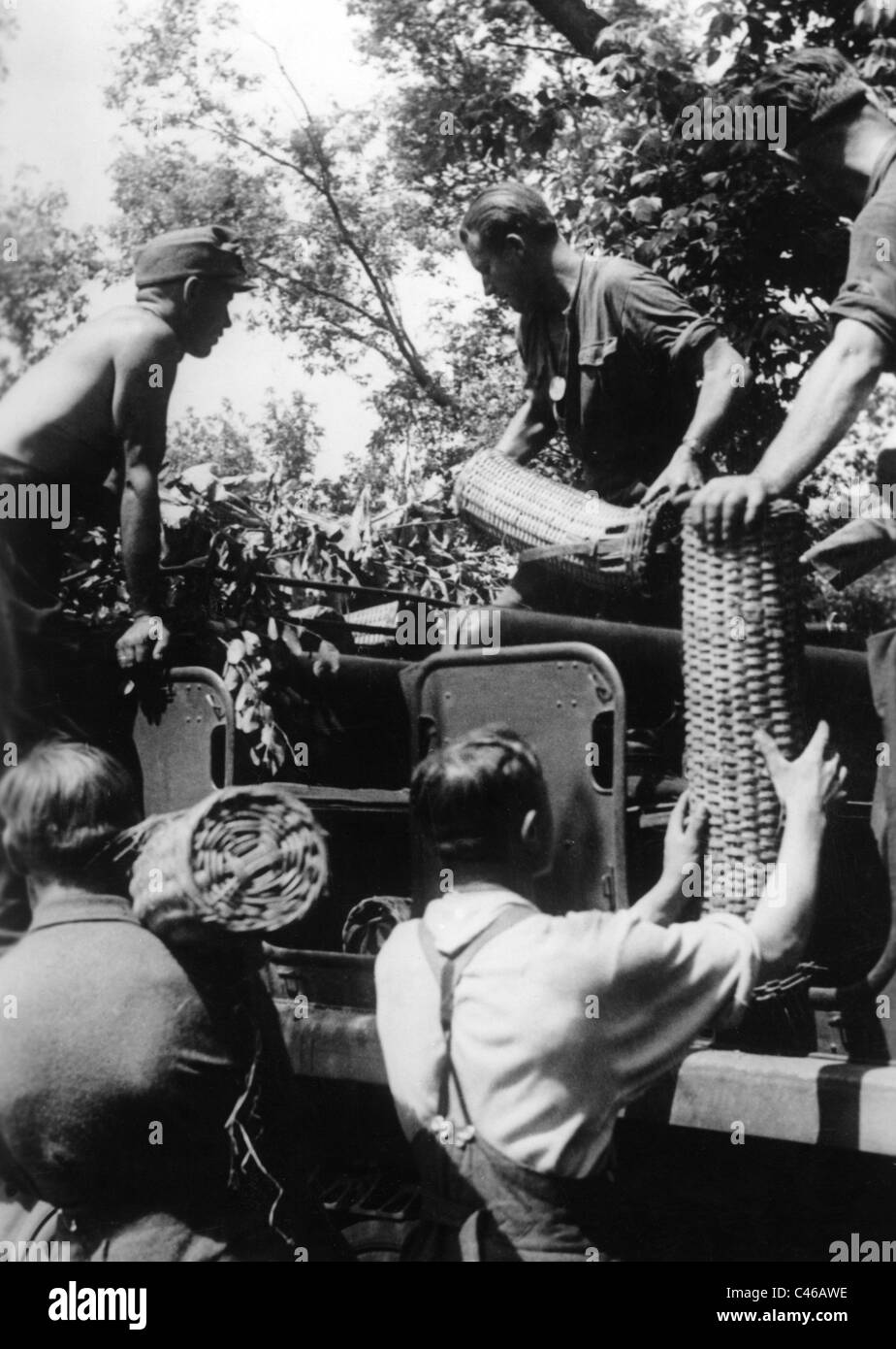 Artillery of the second world war hi-res stock photography and images ...