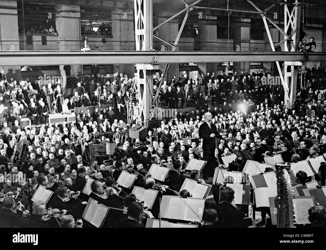Wilhelm Furtwaengler with the Berlin Philharmonic Orchestra, 1942 Stock Photo
