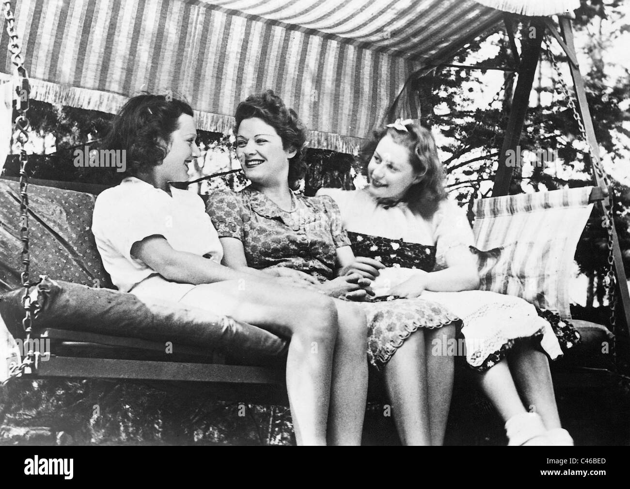 Olga Chekhova with her daughter Ada and her niece, 1939 Stock Photo