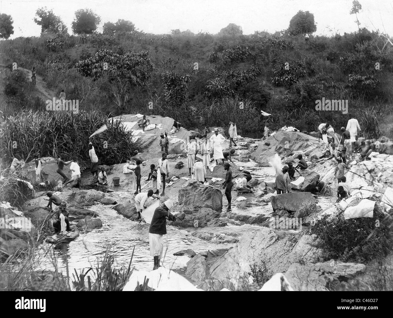 Women washing in German East-Africa, 1908 Stock Photo