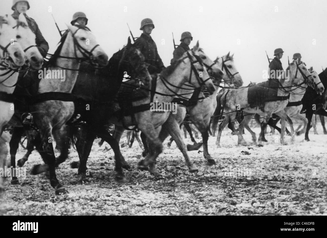 German cavalry patrol in gas masks and carrying lances, 1918 - Rare  Historical Photos