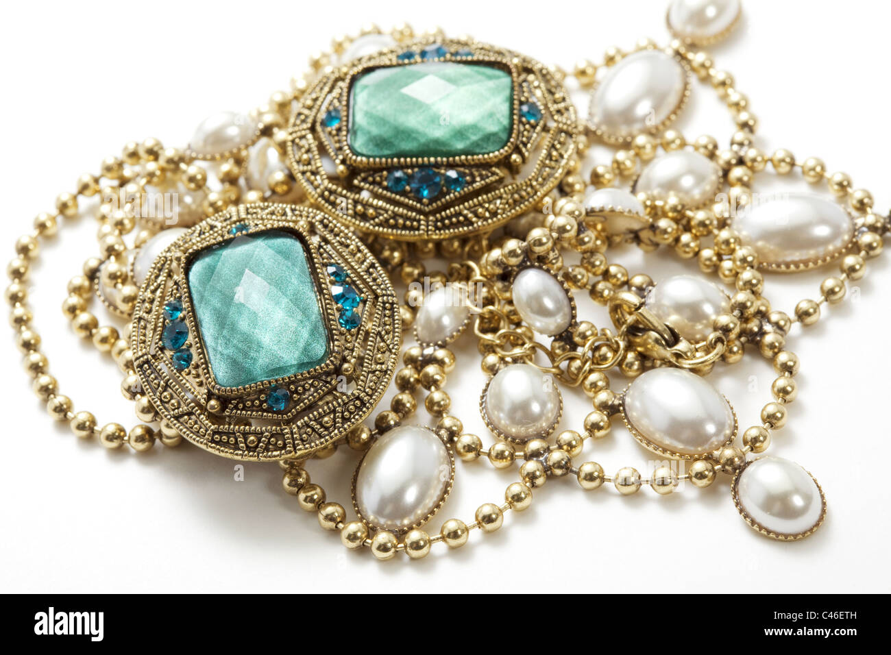 Vintage jewelry hi-res stock photography and images - Alamy