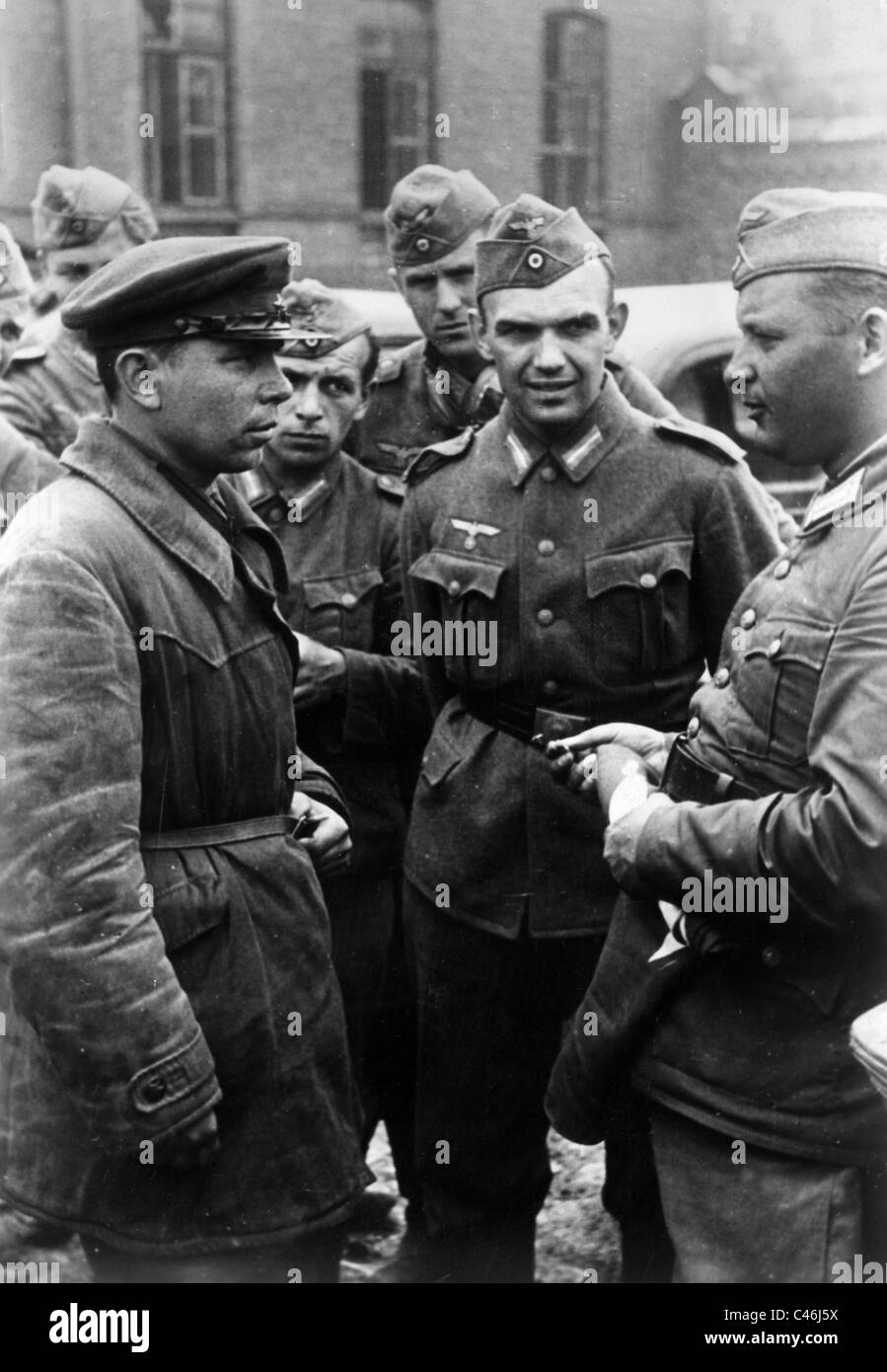 Second World War, Russian Prisoners of War being interrogated by German soldiers Stock Photo