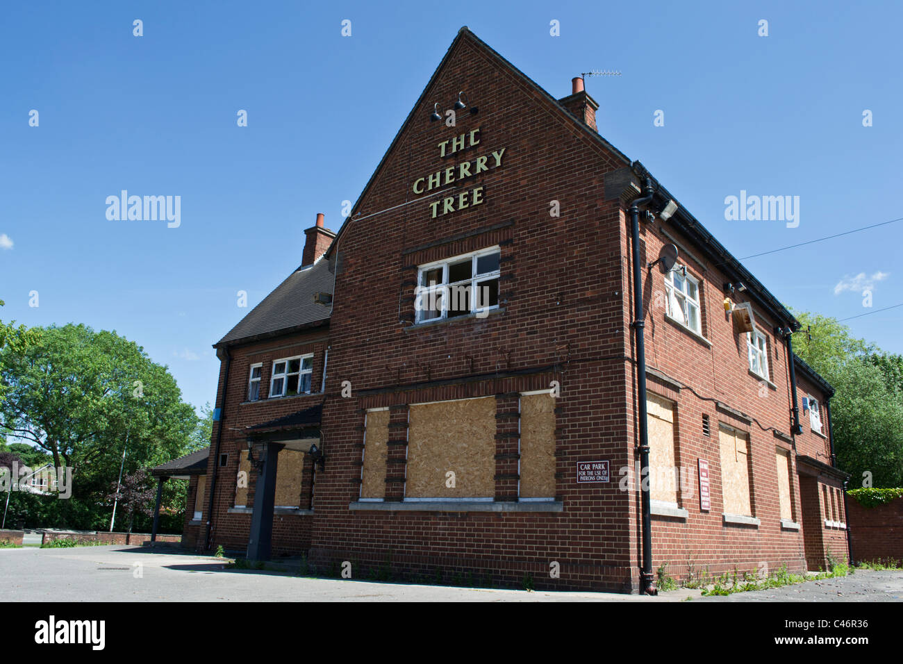 derelict and boarded up pub romiley stockport Cheshire making way for housing development Stock Photo