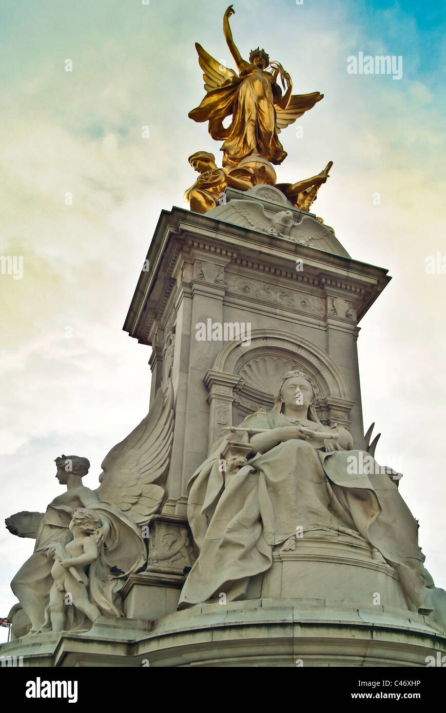 Queen Victoria statue, Buckingham Palace Stock Photo Alamy