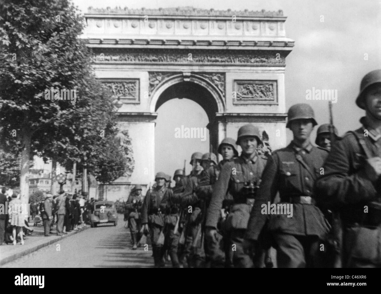 second-world-war-german-troops-marching-into-paris-14061940-C46XR6.jpg