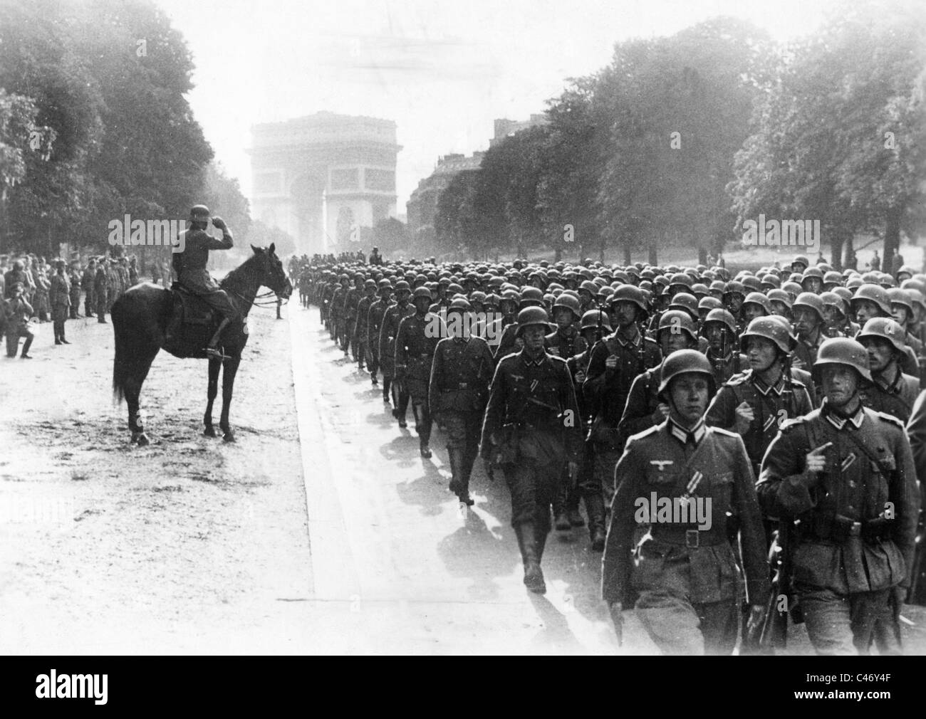 second-world-war-victory-parade-in-paris-june-1940-C46Y4F.jpg