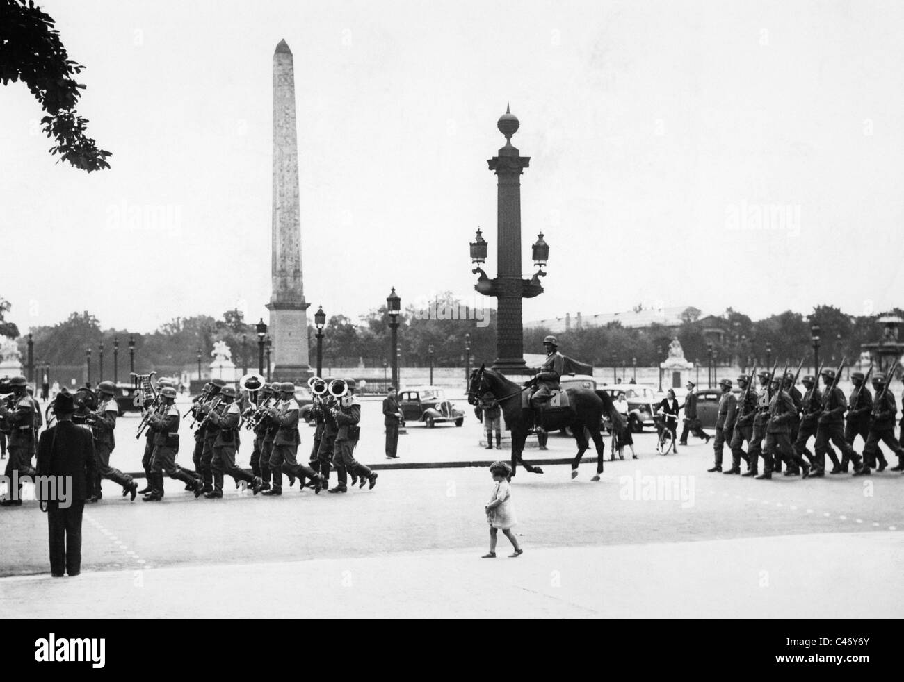 Parade wehrmacht in paris 1940 Black and White Stock Photos & Images ...