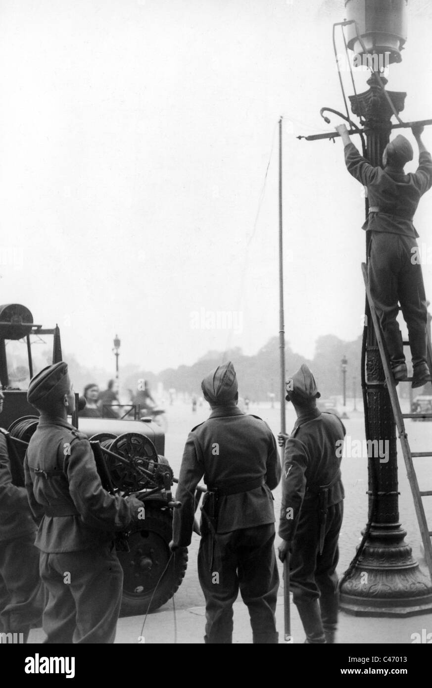 Second World War: Western Front. French civil population dealing with