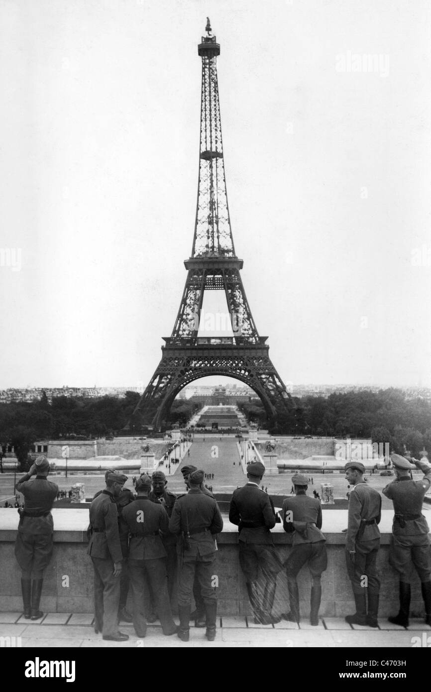 Parade wehrmacht in paris 1940 Black and White Stock Photos & Images ...