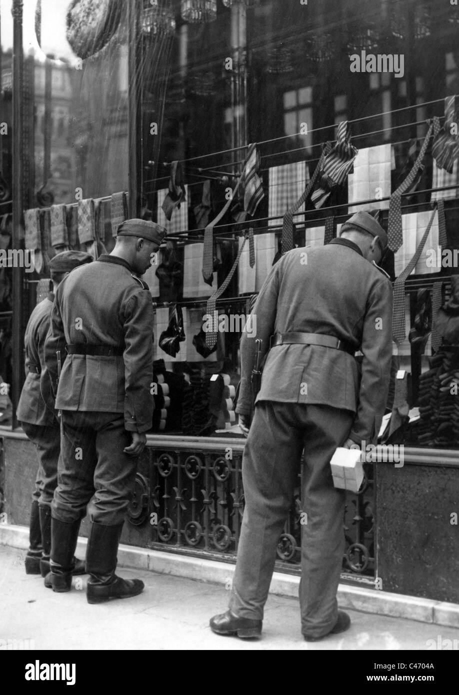 Parade Wehrmacht Paris Stock Photos & Parade Wehrmacht Paris Stock ...