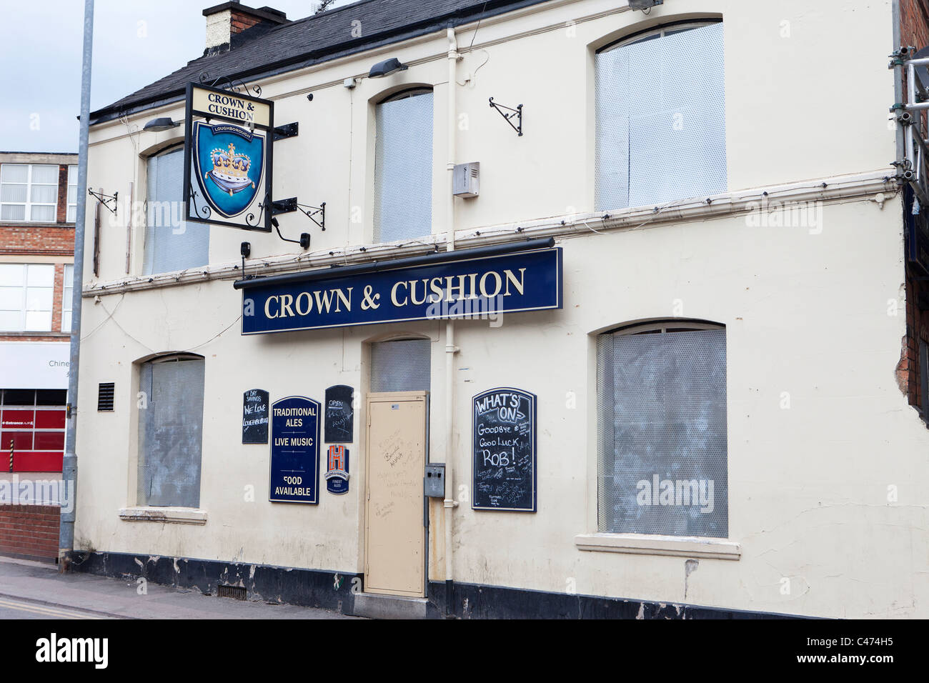 Empty and boarded up pub in Loughborough, Leicestershire Stock Photo