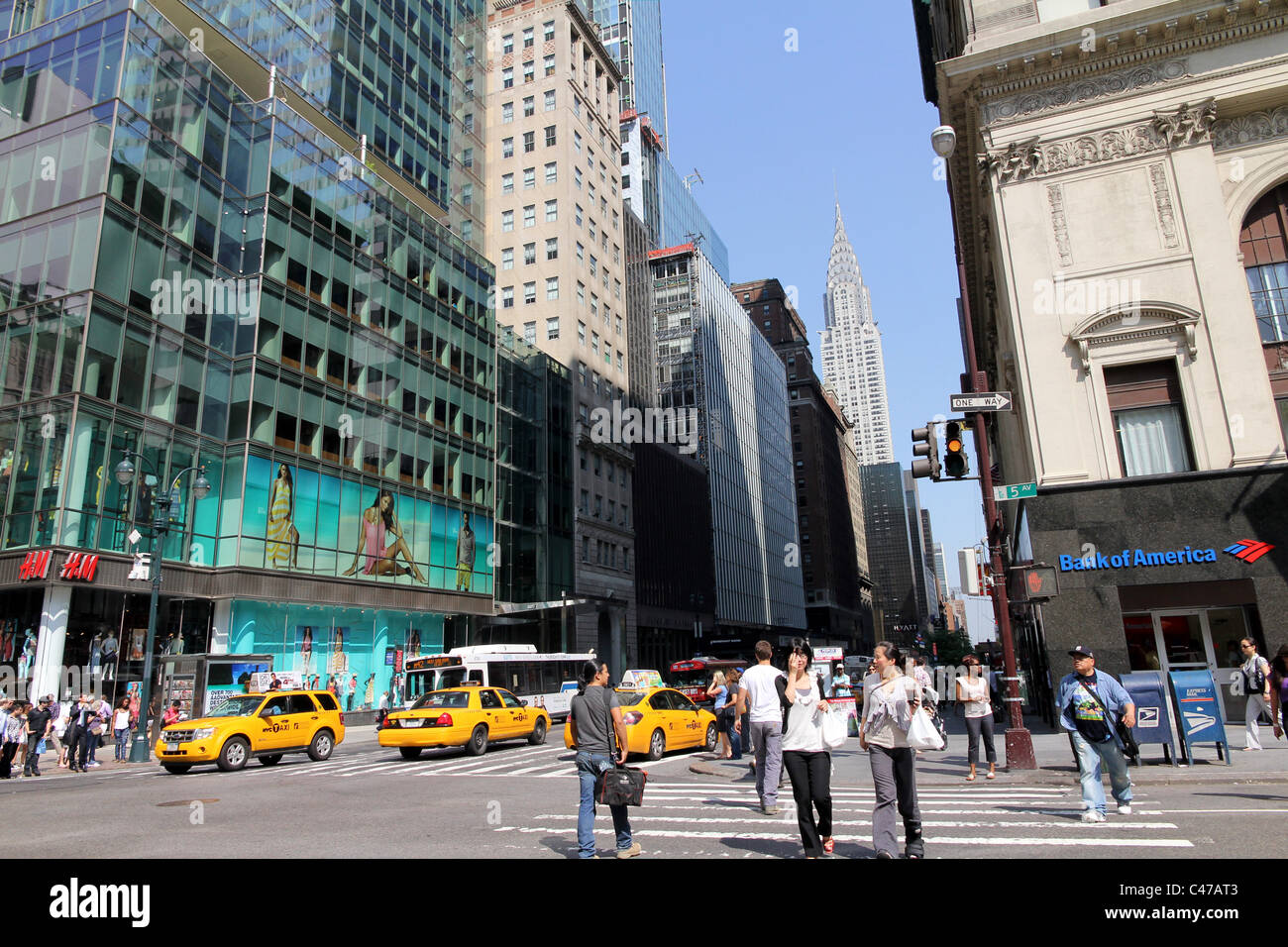 Luxury Shopping On 5th Avenue In New York City Usa Stock Photo - Download  Image Now - iStock