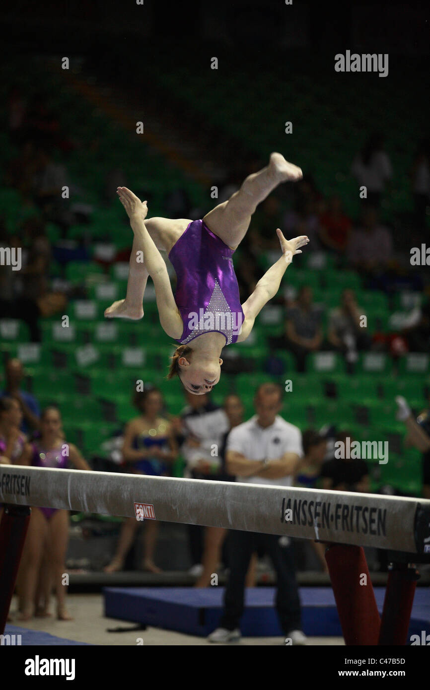 Gymnast balance beam hires stock photography and images Alamy