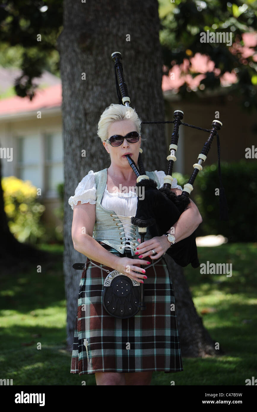 Female bagpipes hires stock photography and images Alamy