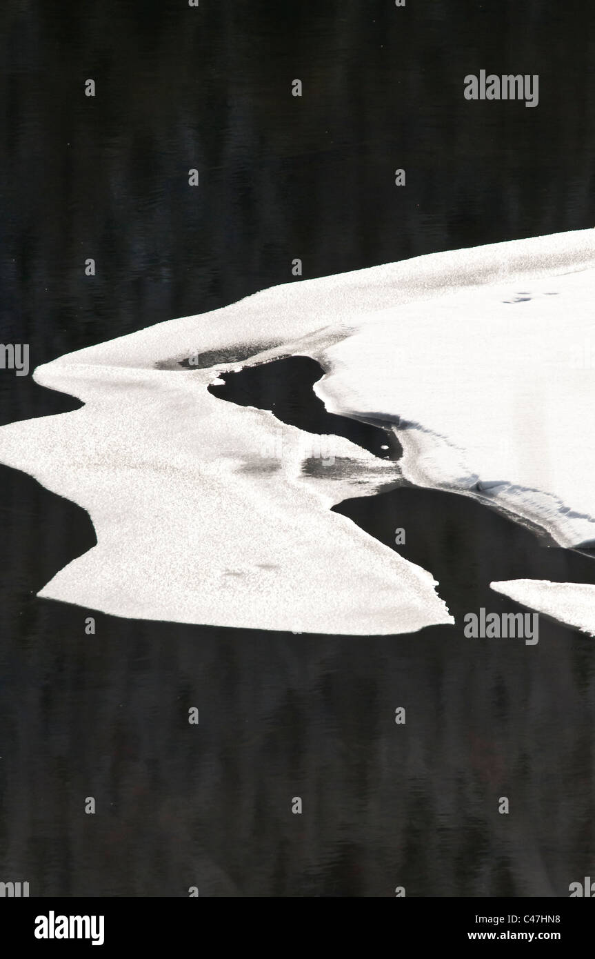 Lake frozen montana usa hires stock photography and images Alamy