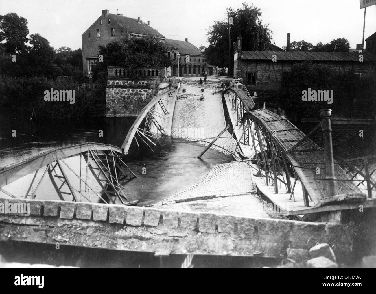 Blown up bridge hi-res stock photography and images - Alamy