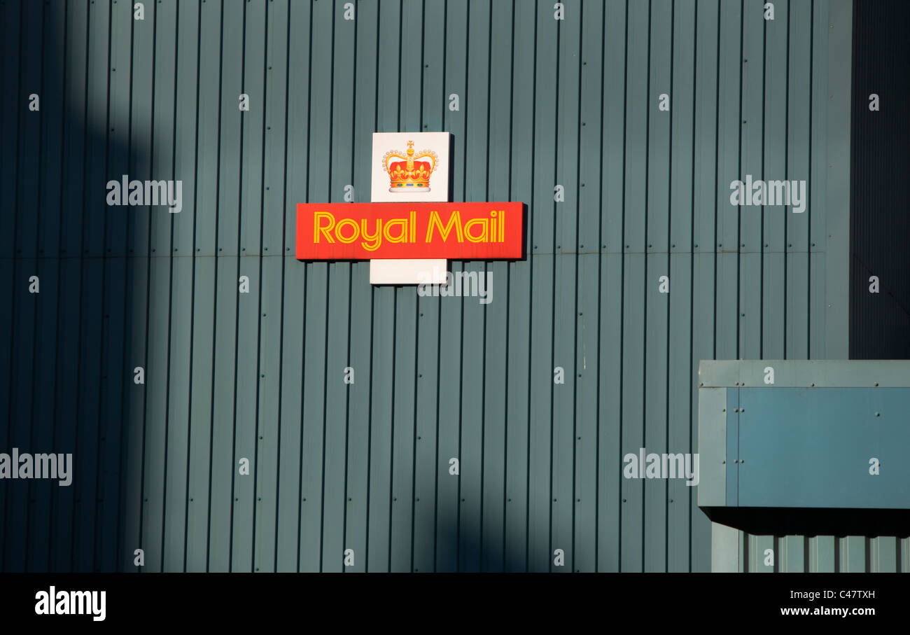 Wall with Royal Mail sign on it, London, England, UK Stock Photo