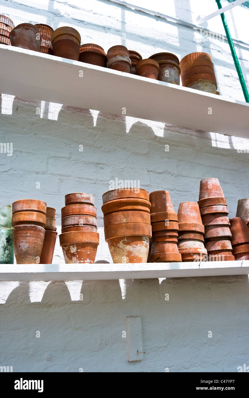 Terracotta pots uk hires stock photography and images Alamy