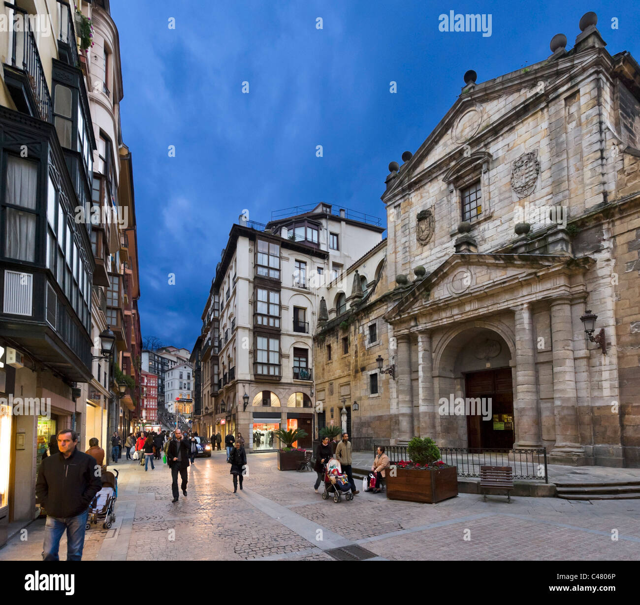 Shops and Catedral de Santiago, Historic Old Town (Casco Viejo), Bilbao, Bizkaia, Basque Country, Spain Stock Photo
