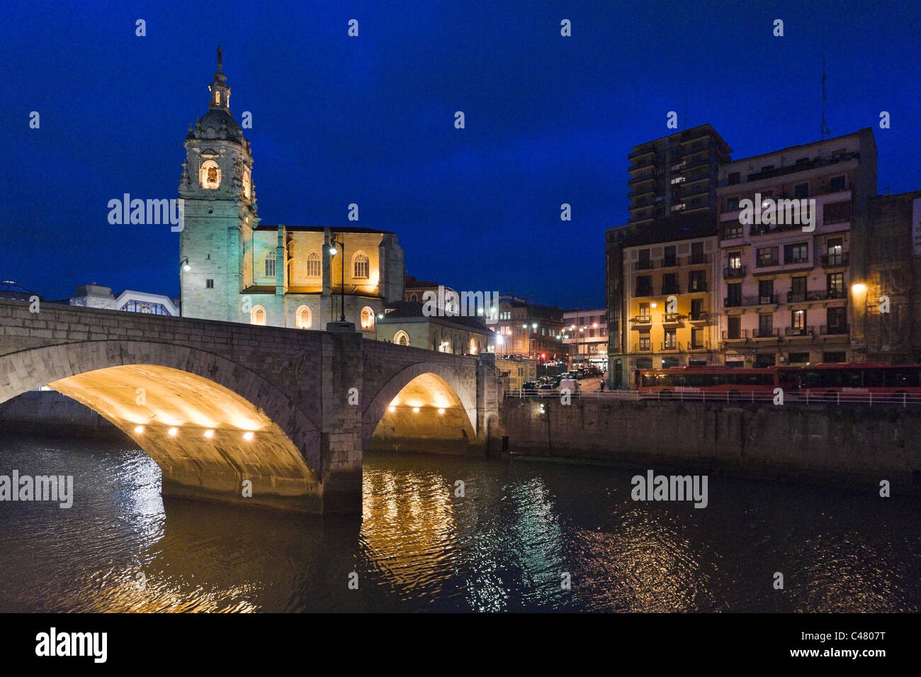 The Bridge and Church of San Anton on the Bilbao River, Historic Old Town (Casco Viejo), Bilbao, Bizkaia, Basque Country, Spain Stock Photo