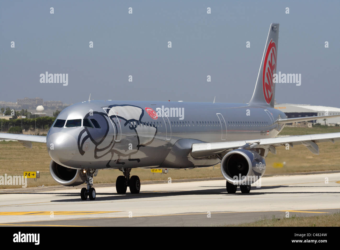 Niki airline hi-res stock photography and images - Alamy