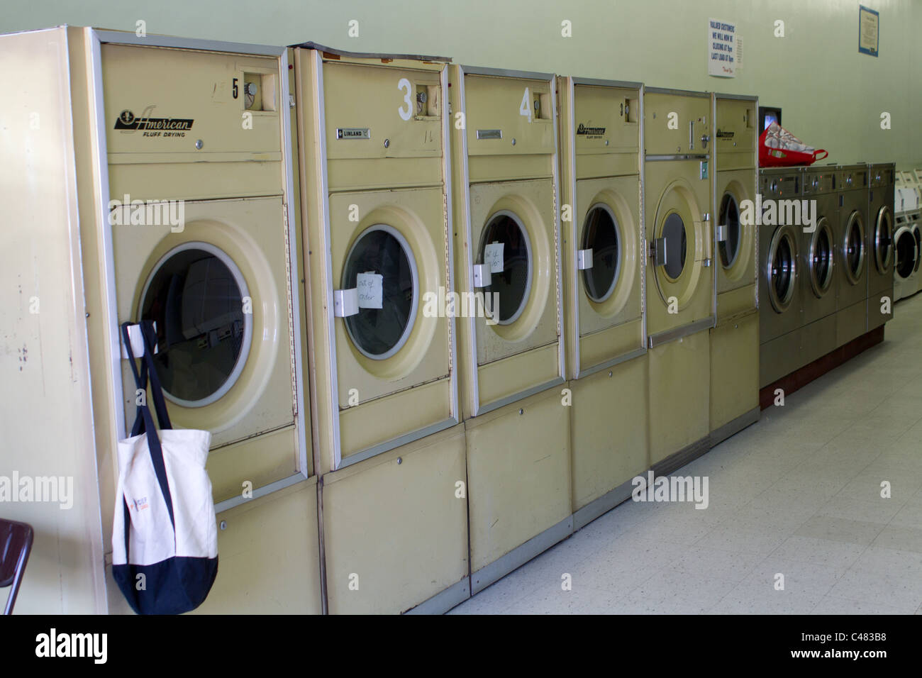 Vintage laundry room hi res stock photography and images Alamy