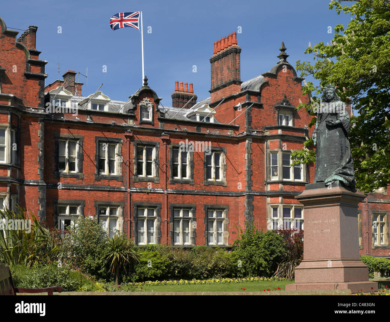 Statue of Queen Victoria and Town Hall South Bay Scarborough North Yorkshire England UK United Kingdom GB Great Britain Stock Photo