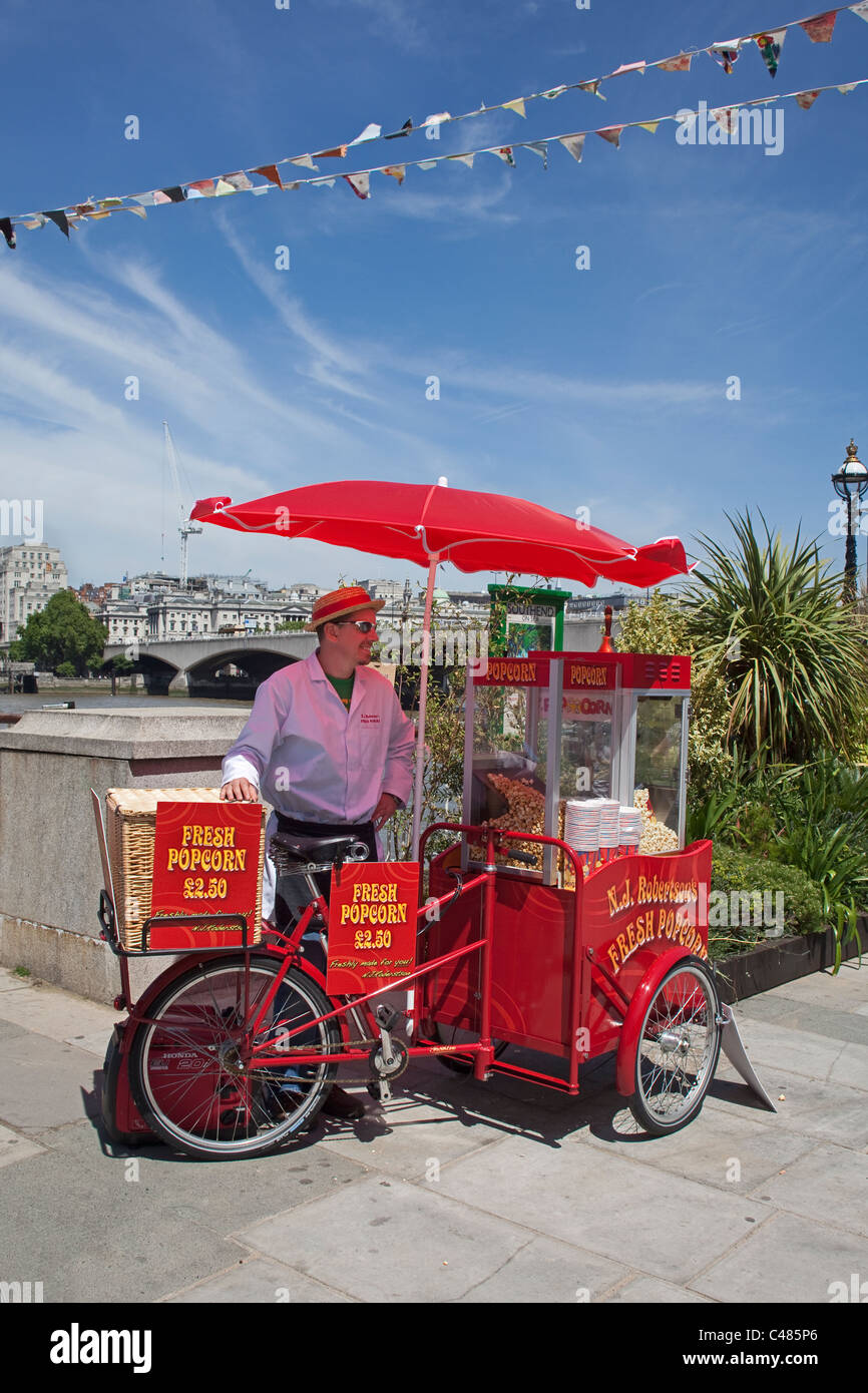 Vendor popcorn hires stock photography and images Alamy