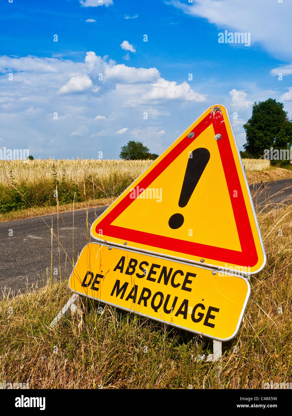 French road works 'Absence de Marquage' / No Markings - safety warning triangle on road verge - France. Stock Photo