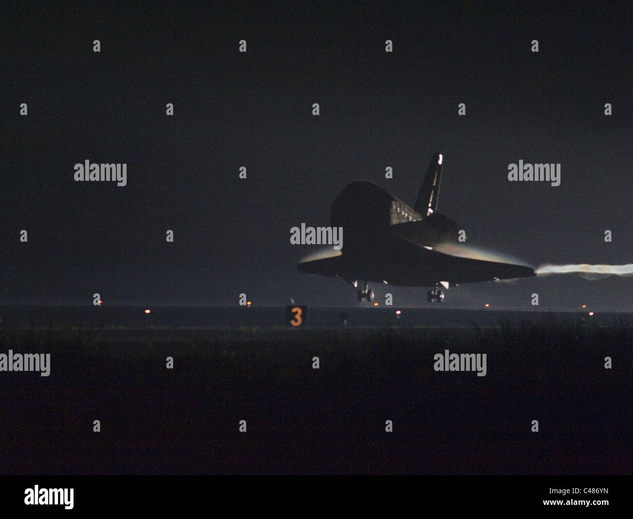 Final space shuttle landing hi-res stock photography and images - Alamy