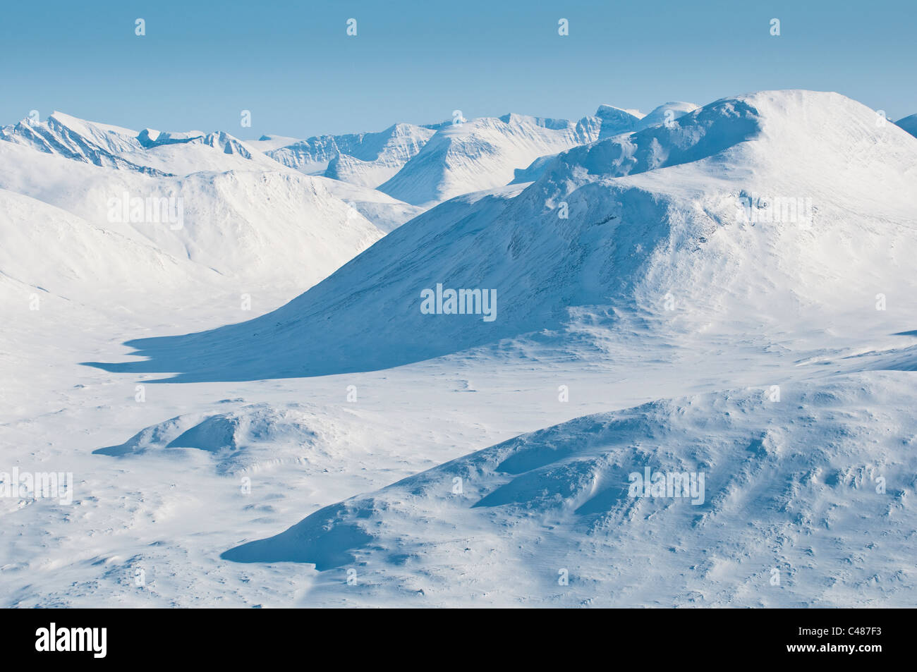 snowy Mountain peaks laponia sweden landscape Ruohtesvagge, Sarek Nationalpark, Welterbe Laponia, Norrbotten, Lappland, Schweden Stock Photo