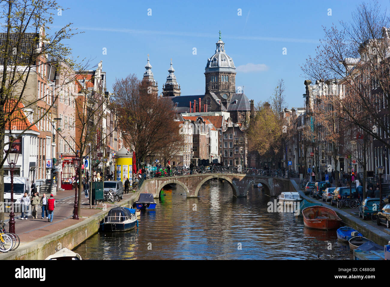 The Sint-Nicolaaskerk (Church of St Nicholas) at the end of the Oudezijds Voorburgwal, Amsterdam, Netherlands Stock Photo