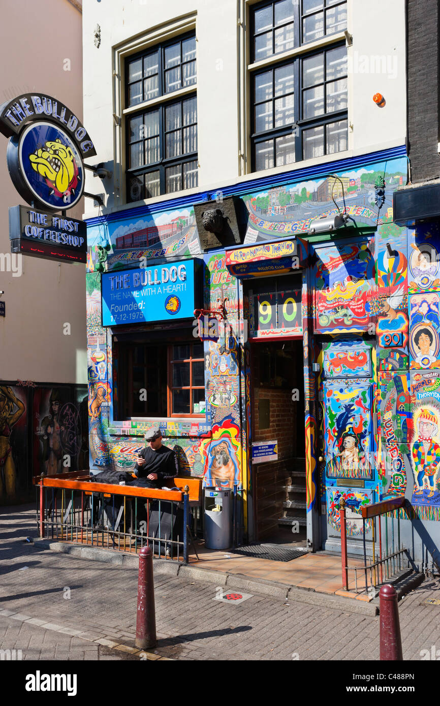 The original Bulldog Coffeeshop at Oudezijds Voorburgwal 90 in the red light district (De Wallen), Amsterdam, Netherlands Stock Photo