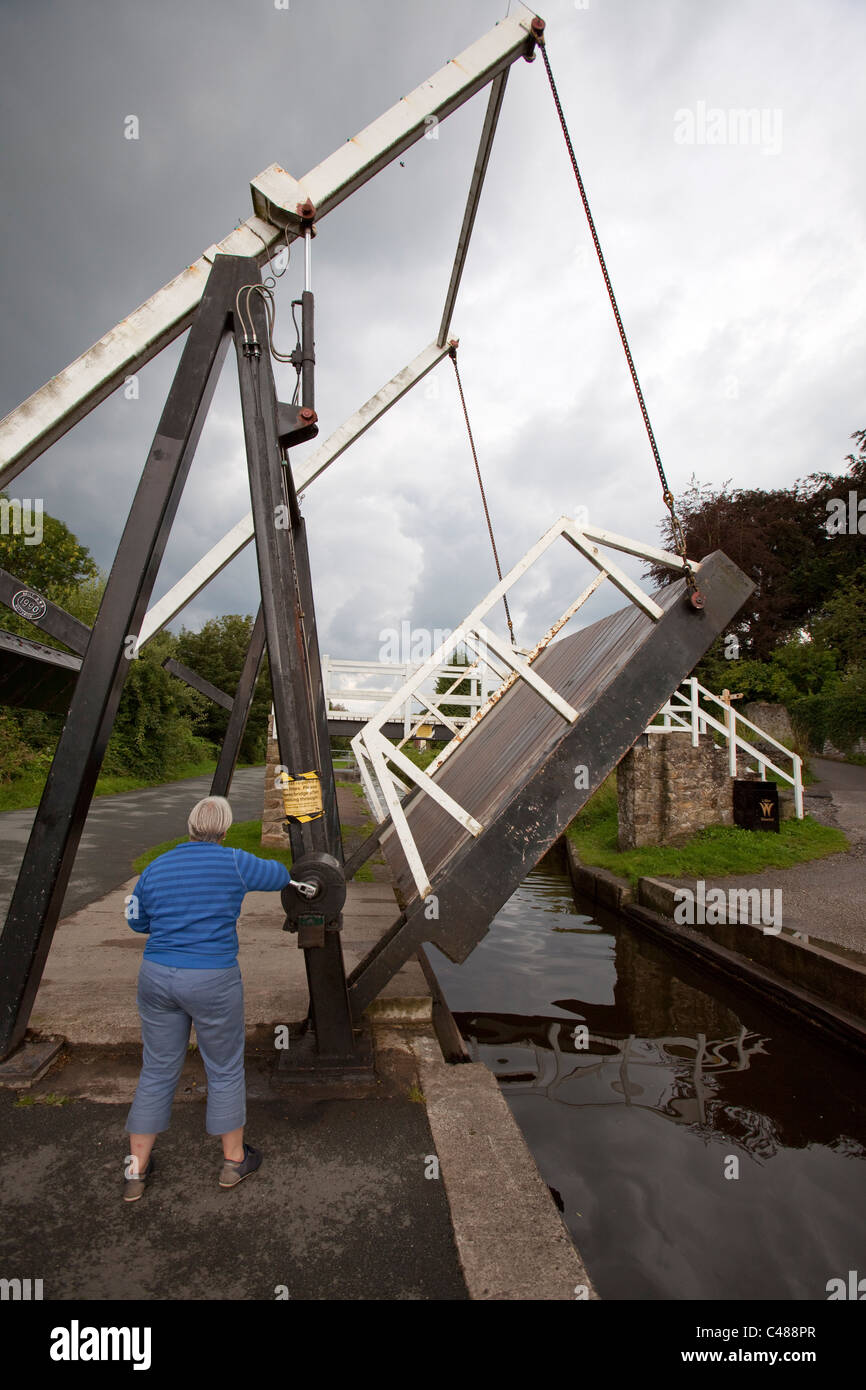 Swing bridge on the Llangollen canal. Stock Photo