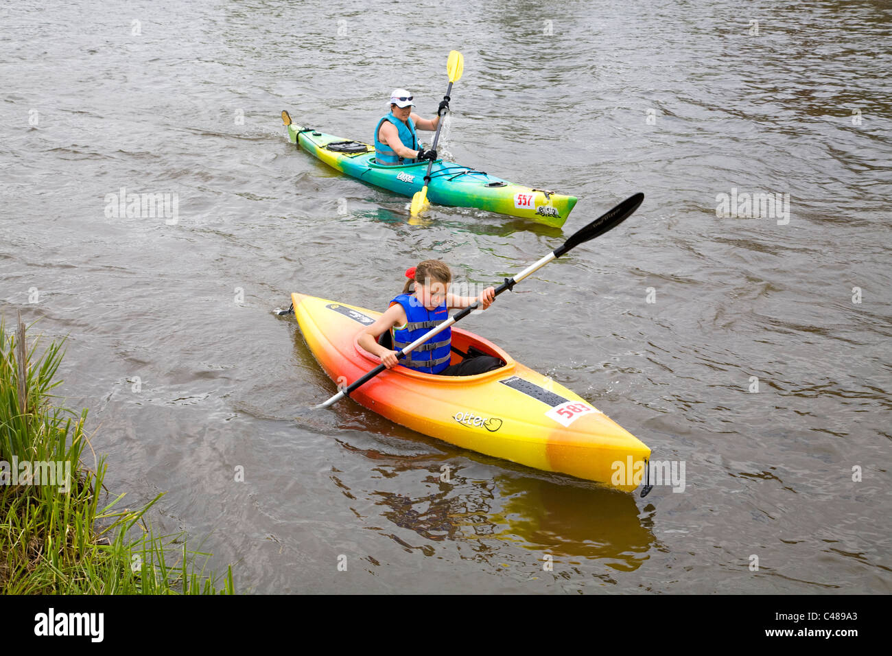 People paddling canoe hires stock photography and images Alamy