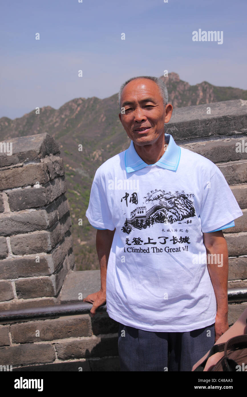 Man with souvenir t-shirt, Great Wall of China, Beijing, China Stock Photo