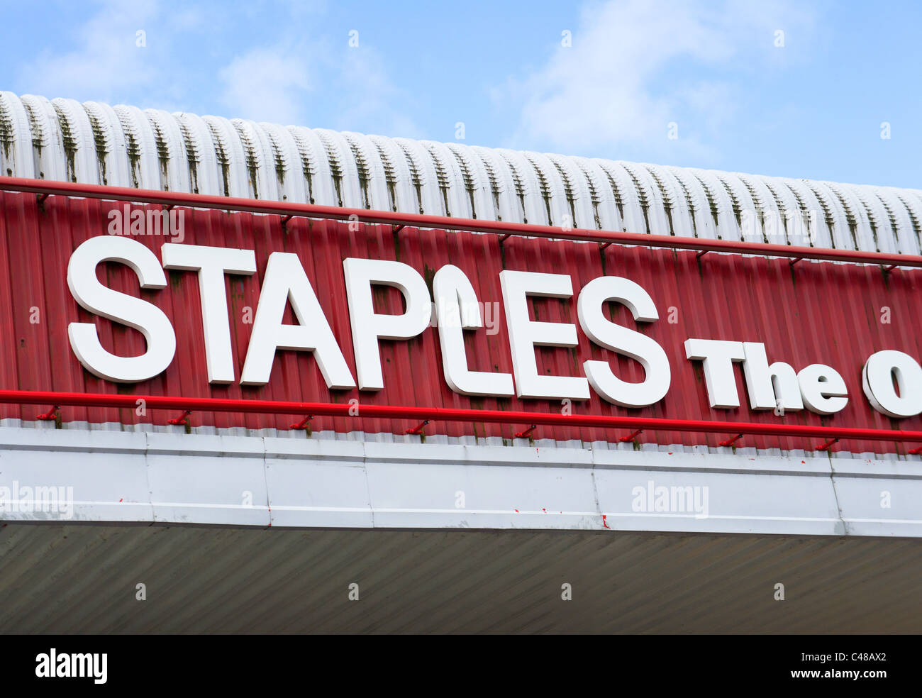 Sign for staples hi-res stock photography and images - Alamy