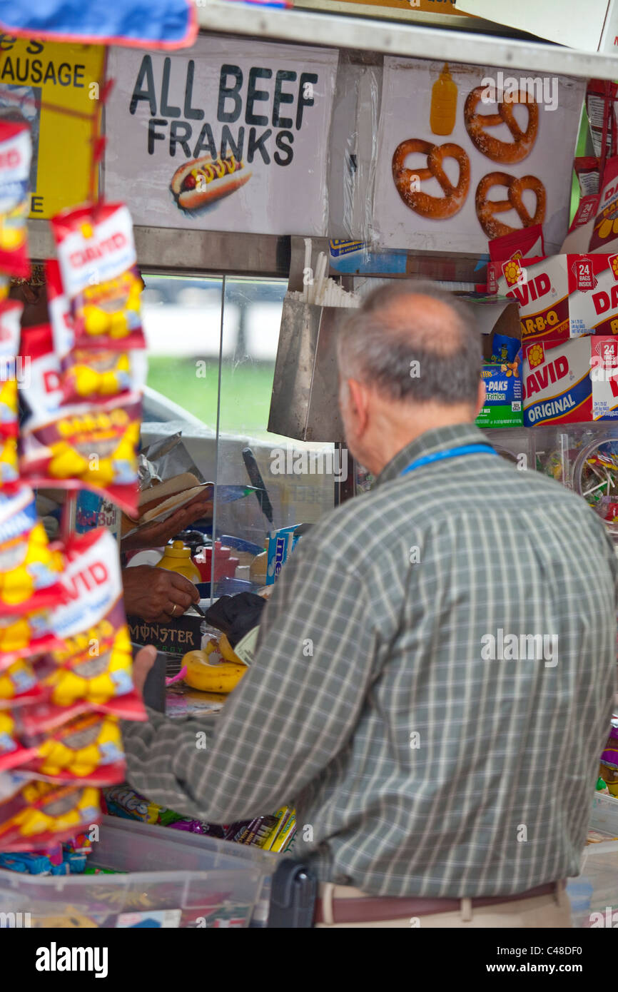 Hot dog lunch washington dc hi-res stock photography and images - Alamy