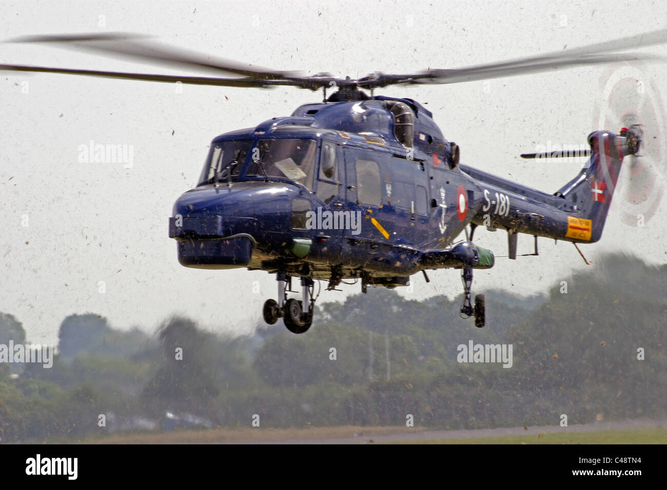 Royal navy westland lynx helicopter hi-res stock photography and images ...