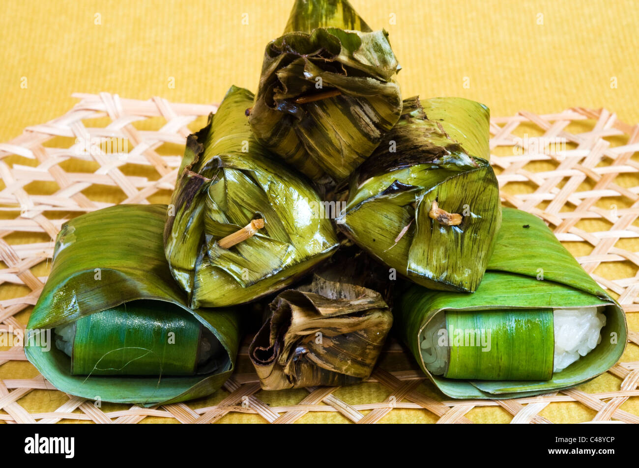 Indonesian leafwrapped sticky rice snacks lempar Stock Photo Alamy