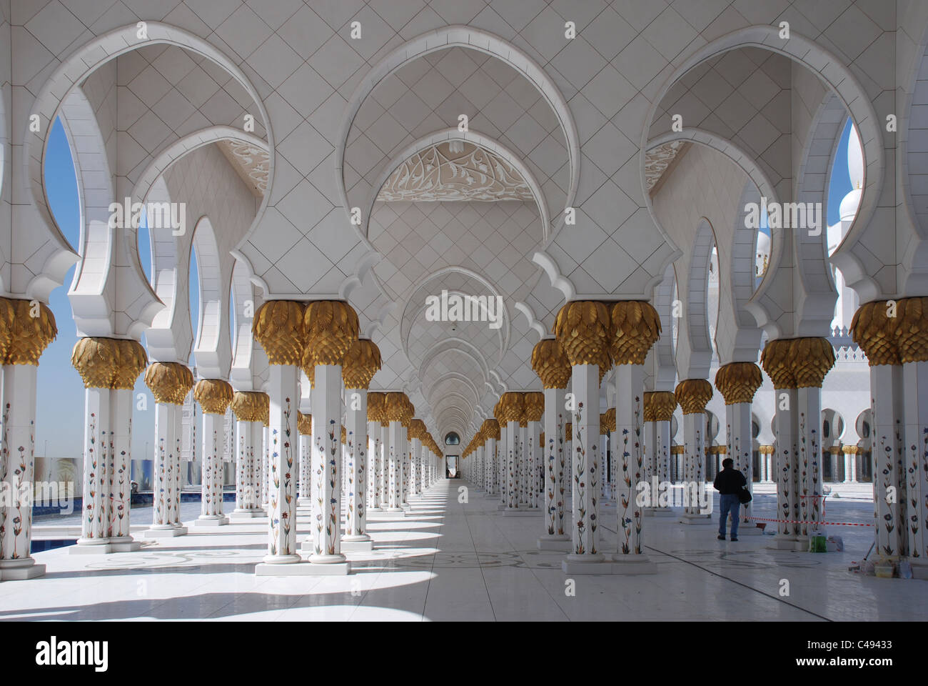 Walkway at Sheikh Zayed Mosque Abu Dhabi Stock Photo