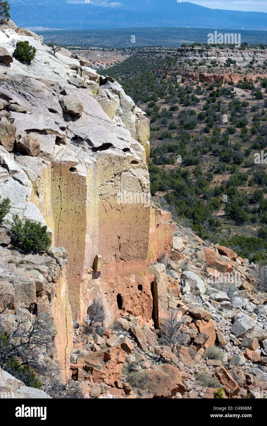 Exposed cliff face revealing Ancestral Pueblo caveates (cliff dwellings) at Tsankawi Pueblo in Bandelier National Monument. Stock Photo