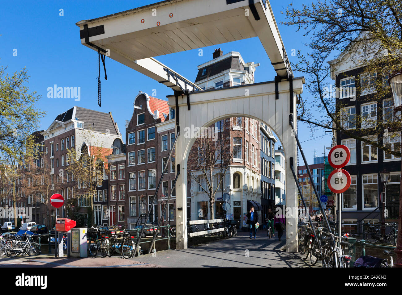Bridge over the Groenburgwal canal at the end of Staalstraat in the city centre, Amsterdam, Netherlands Stock Photo
